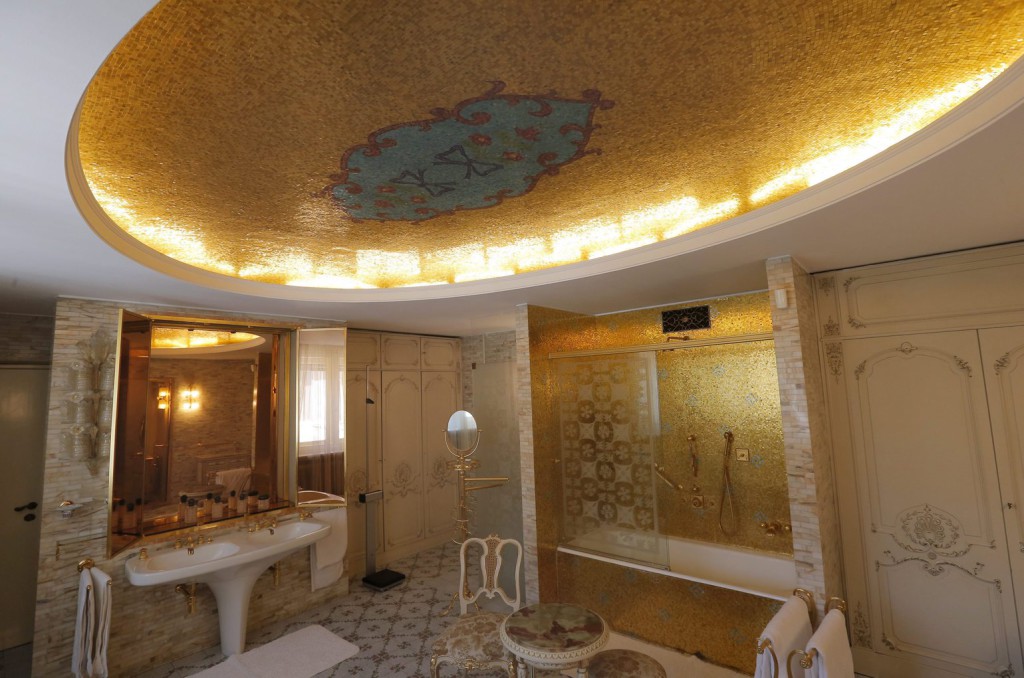 A Ceausescu házaspár közös lakosztályának fürdőszobája